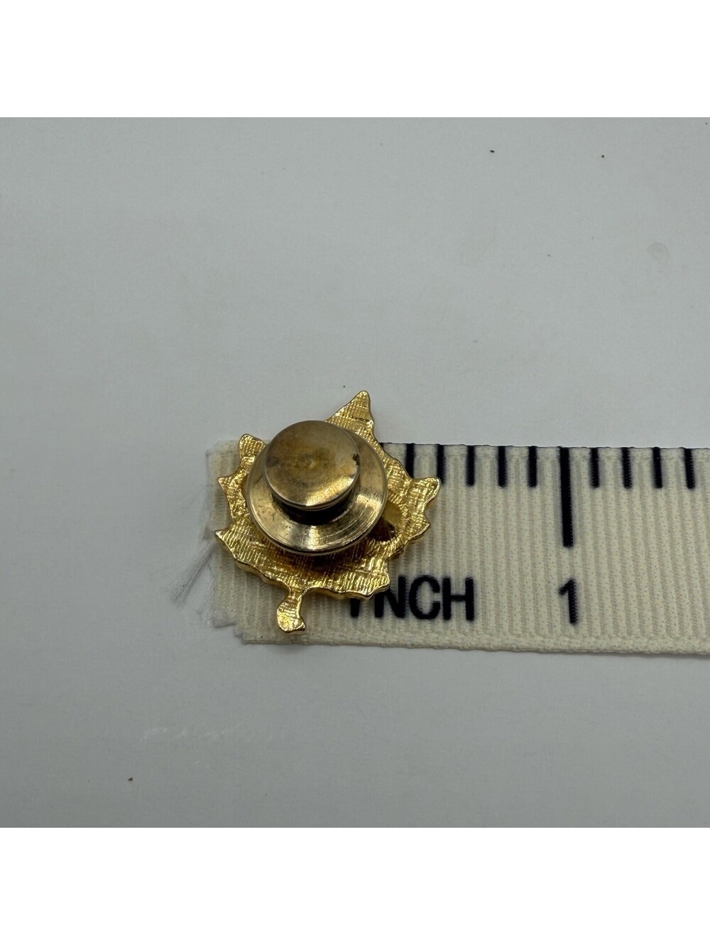 Vintage Mack Truck Bulldog Canadian Maple Leaf Lapel Pin Gold Tone Metal Hat - Picture 3 of 3